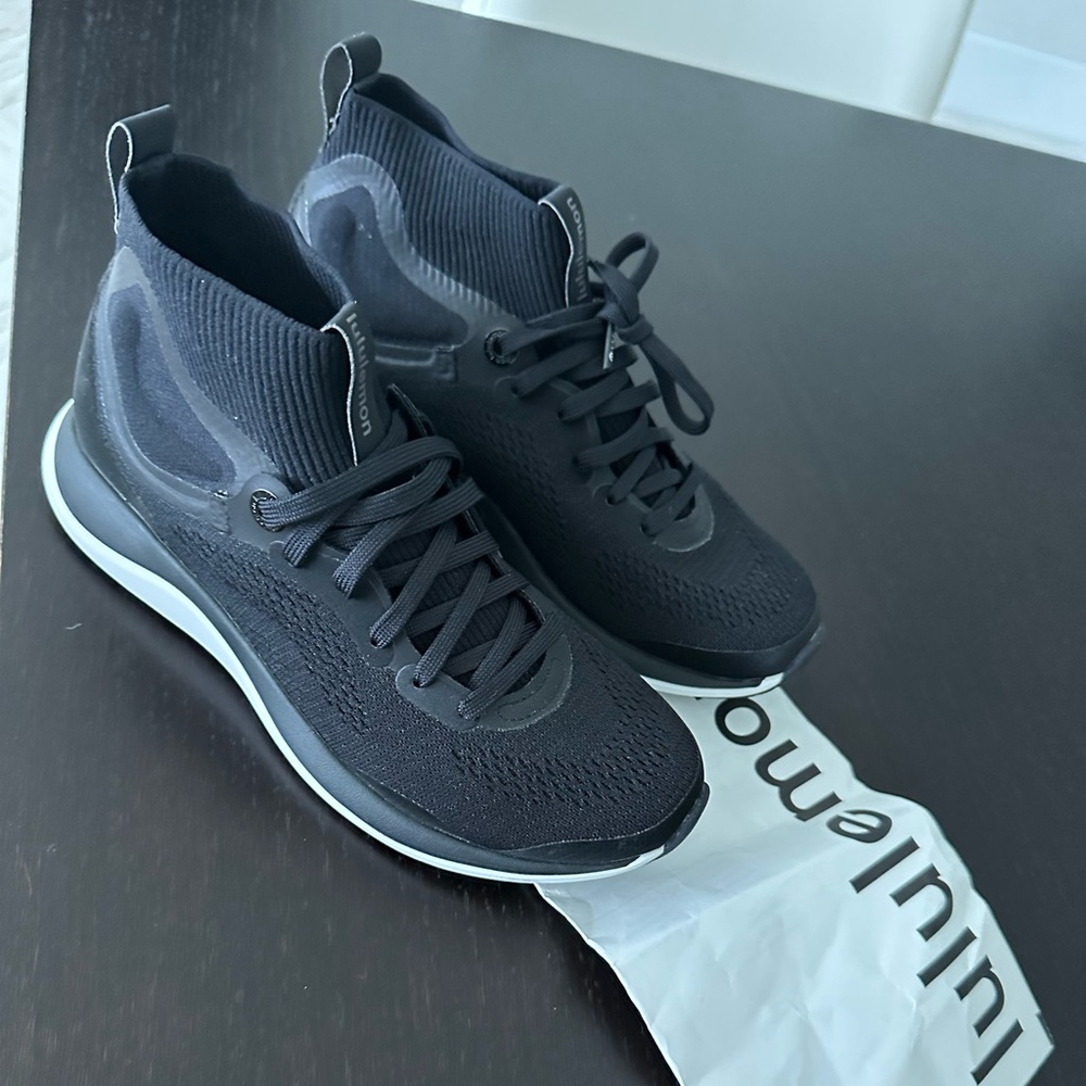 New Lululemon black workout sneakers size 6,5